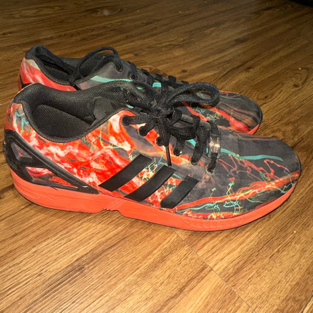 Adidas torsion black and red athletic shoe size 11.5
